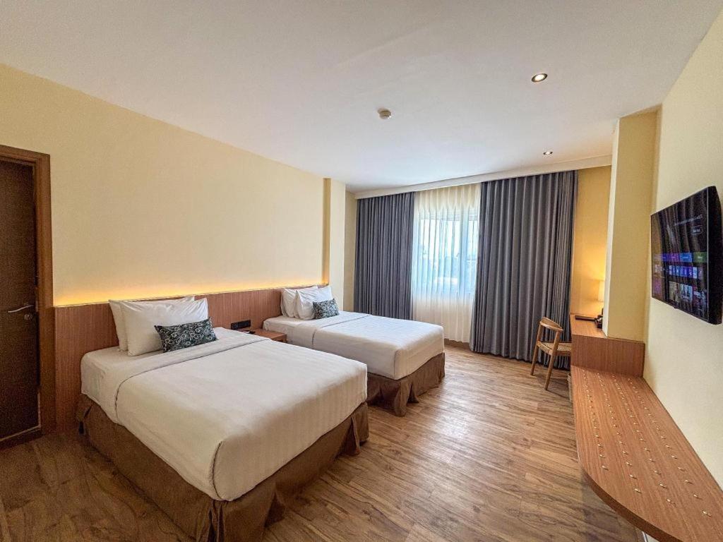 The Rivavi Legian Hotel Exterior photo
