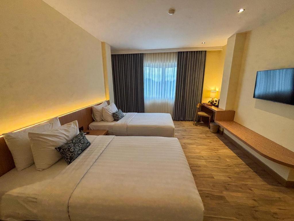 The Rivavi Legian Hotel Exterior photo