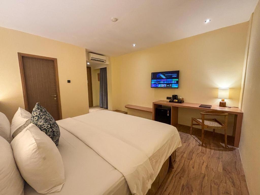 The Rivavi Legian Hotel Exterior photo