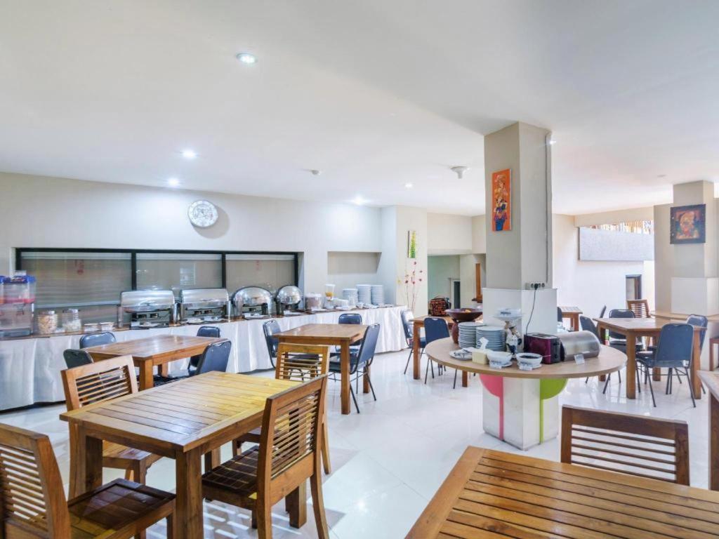 The Rivavi Legian Hotel Exterior photo