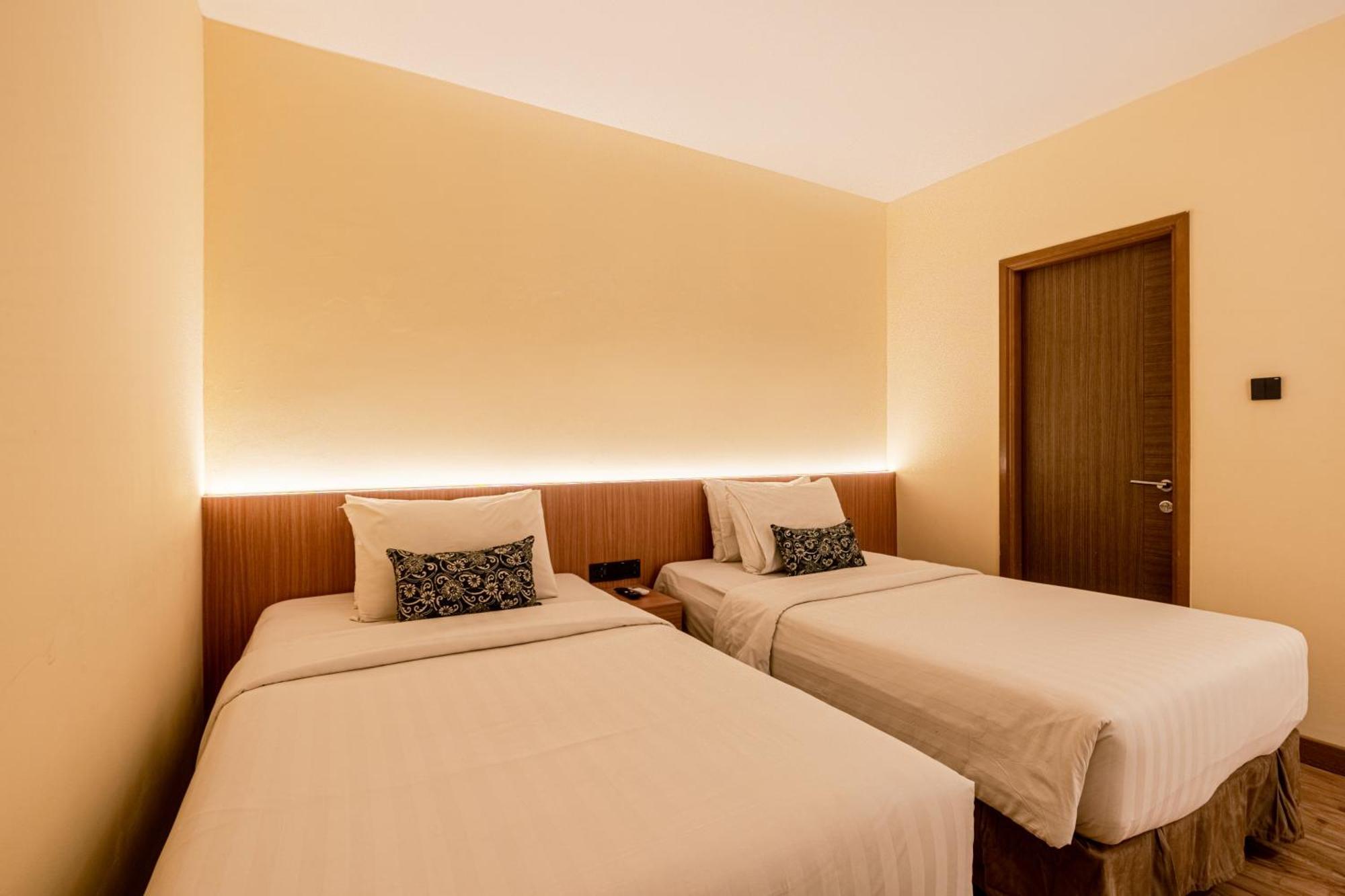 The Rivavi Legian Hotel Exterior photo