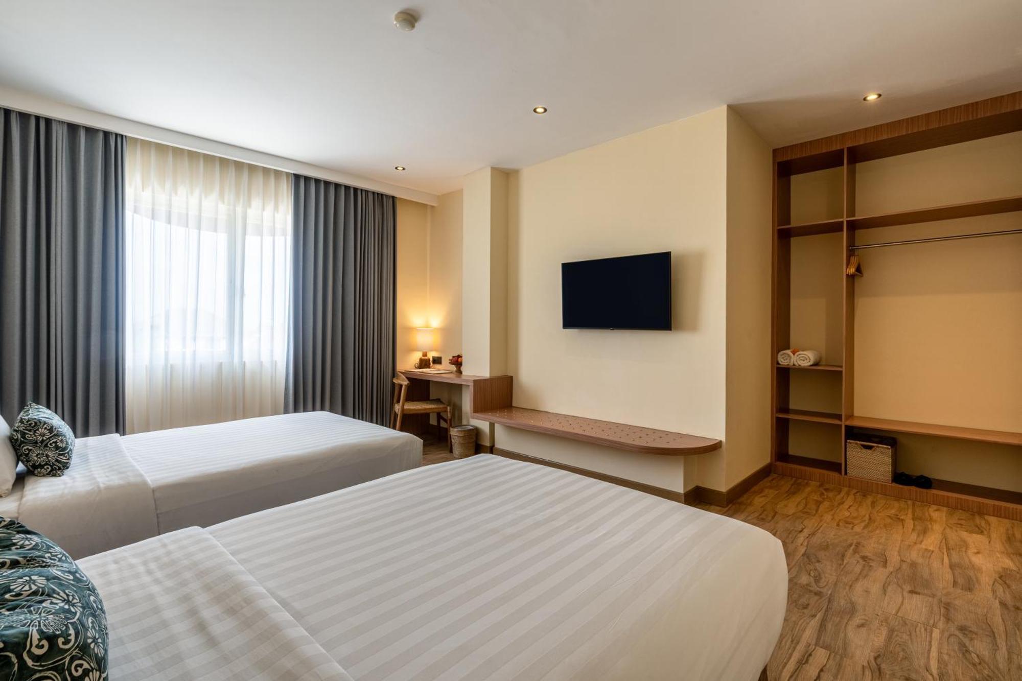 The Rivavi Legian Hotel Exterior photo
