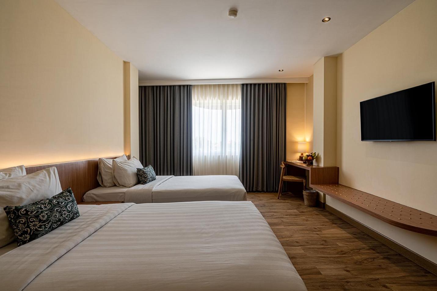 The Rivavi Legian Hotel Exterior photo