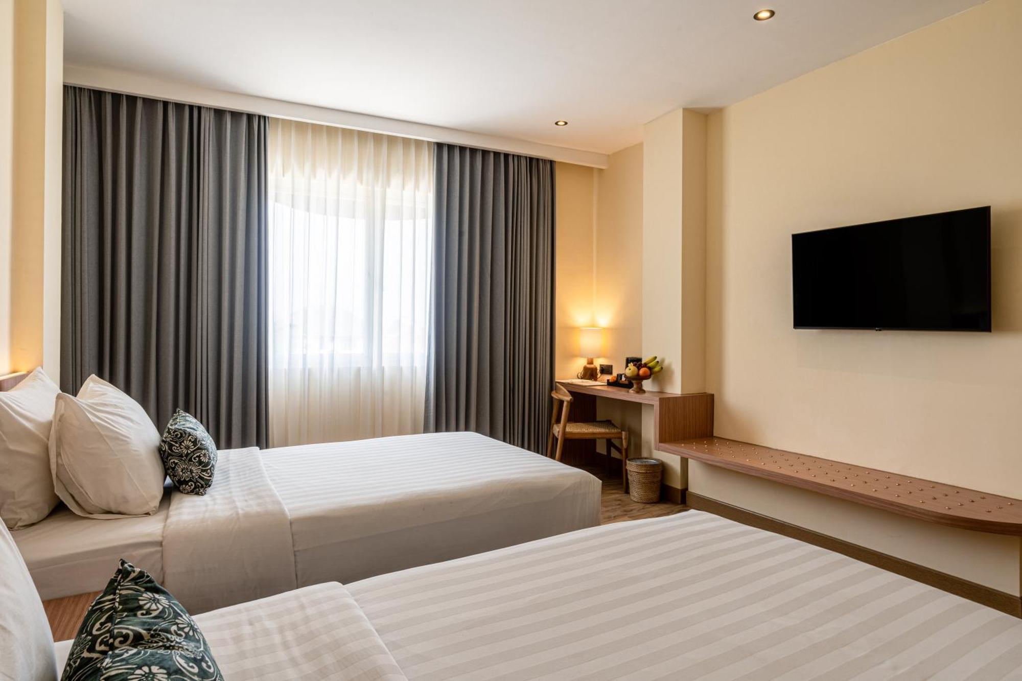 The Rivavi Legian Hotel Exterior photo