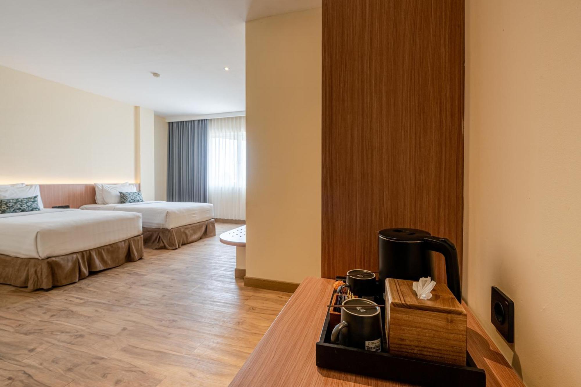 The Rivavi Legian Hotel Exterior photo